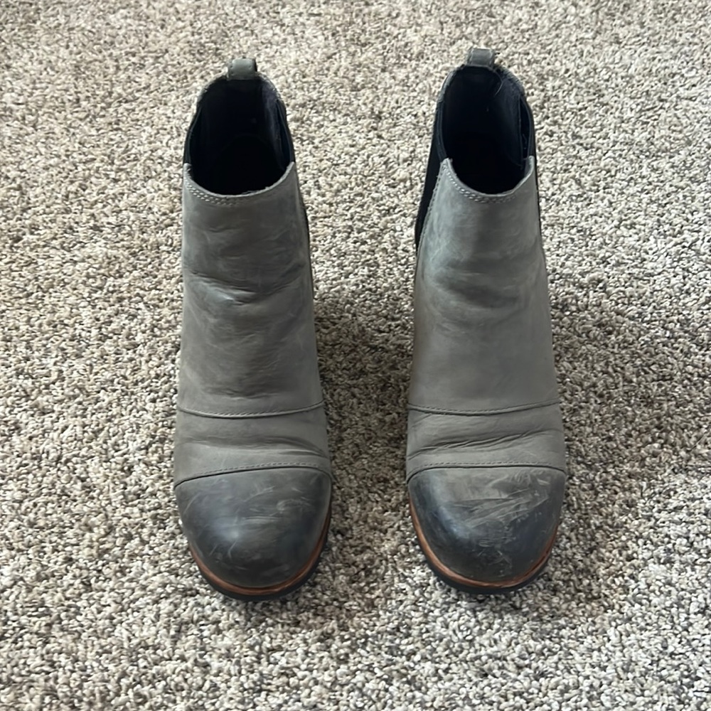 Sorrl Joan of Arctic Chelsea Wedge Gray. Size 9.5. Great condition.